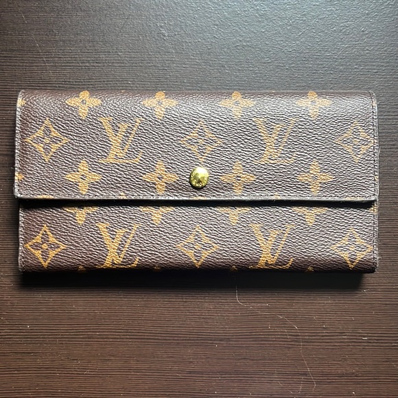 Monogram Initials Wallet - Picture 1 of 7